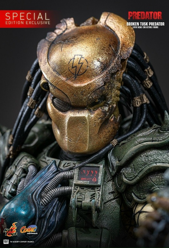 Broken Tusk (Predator) от Hot Toys