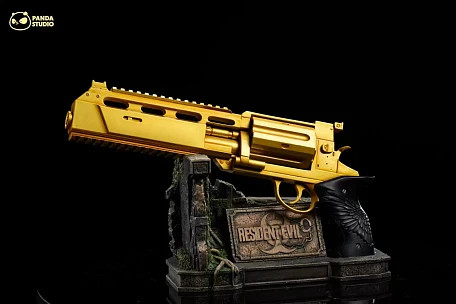 Фигурка Requiem revolver, Tactical Hatchet от Panda Studio Золотой револьвер "Requiem"