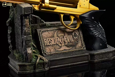 Фигурка Requiem revolver, Tactical Hatchet от Panda Studio Золотой револьвер "Requiem"