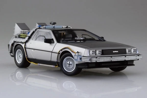Фигурка Delorean Time Machine от Aoshima