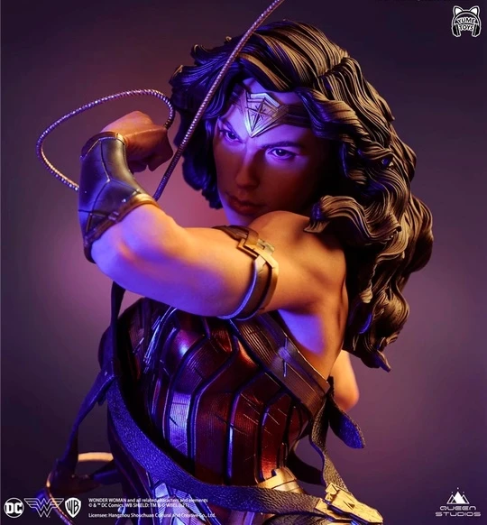 Фигурка Wonder Woman от Queen Studios