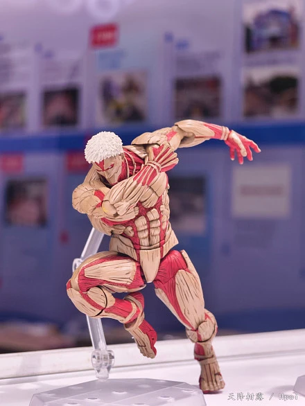 Фигурка Armored Titan (Reiner Braun) от Kaiyodo